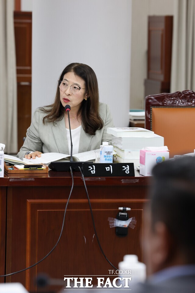 12일 열린 전남도의회의 2024년 결산 및 예비비 지출승인 심사에서 김미경 의원이 발언하고 있다. /전남도의회