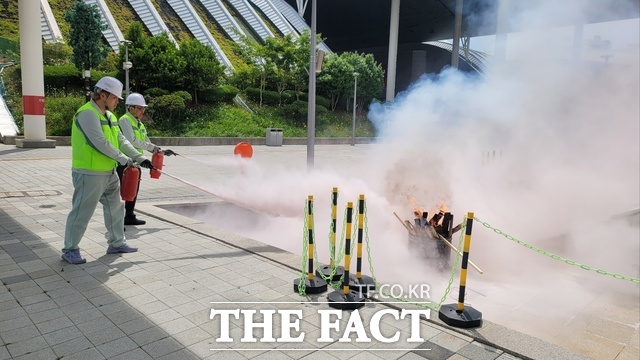 여수광양항만공사가 여수박람회장에서 안전훈련을 실시하고 있다./여수광양항만공사