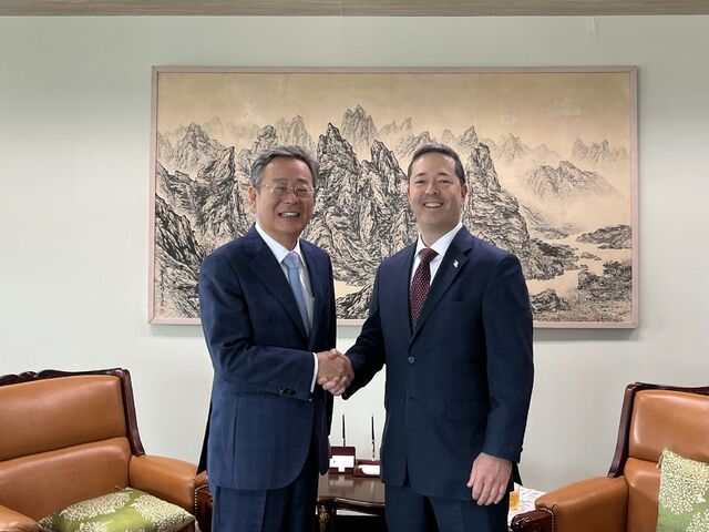 조구래 외교전략정보본부장(왼쪽)이 13일 이재명 정부 출범 이후 미국 고위 외교 당국자로서 처음 방한한 션 오닐 국무부 동아태국 고위관리와 만나 협력 방안 등을 논의했다. /외교부