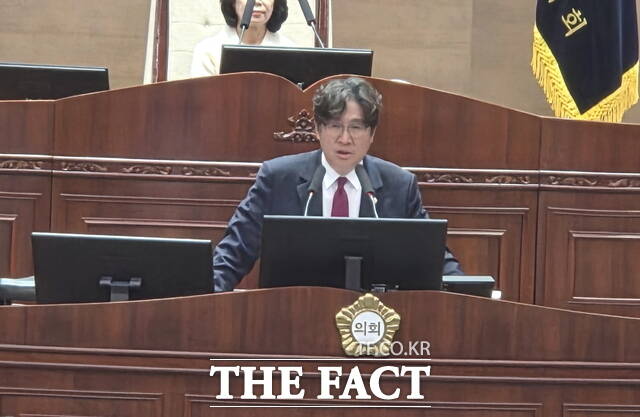 13일 천안시의회 본회의장에서 이상구 의원이 발언하고 있다. /정효기 기자