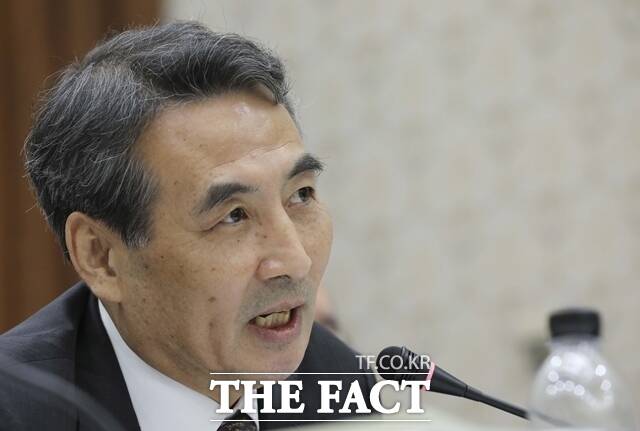 김건희 여사 관련 특검을 책임질 민중기 특별검사는 13일 사회적으로 논란이 많이 됐던 사건인 만큼 객관적으로 바라봐야 하지 않넵을까 싶다고 말했다. /뉴시스