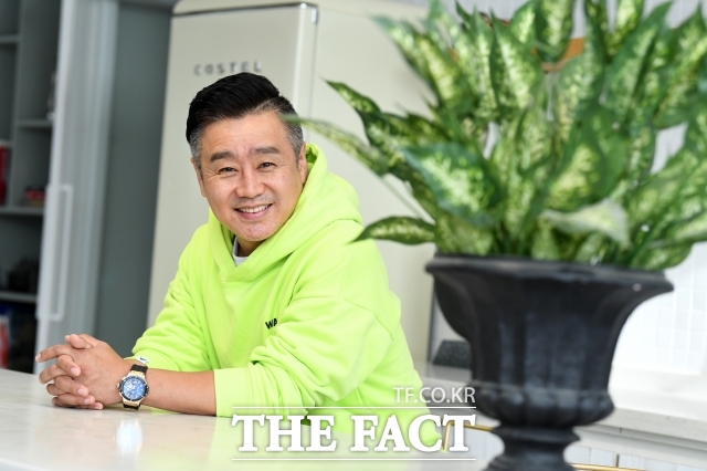 갤러리끼 대표로 활동 중인 배우 이광기가 미국 현대미술 작가 캐서린 번하드(Katherine Bernhardt) 특별 프라이빗 도슨트로 참여한다. /더팩트 DB