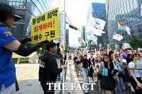  퀴어 축제 옆 '맞불 집회' [TF사진관]