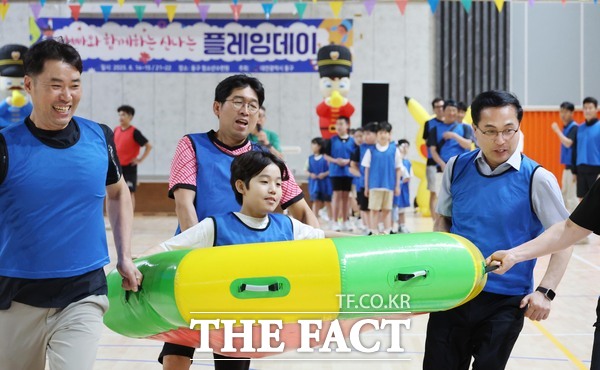 14일과 15일 이틀간 동구 청소년자연수련원 실내체육관에서 진행된 아빠와 함께하는 신나는 플레잉데이 행사 모습 /대전 동구