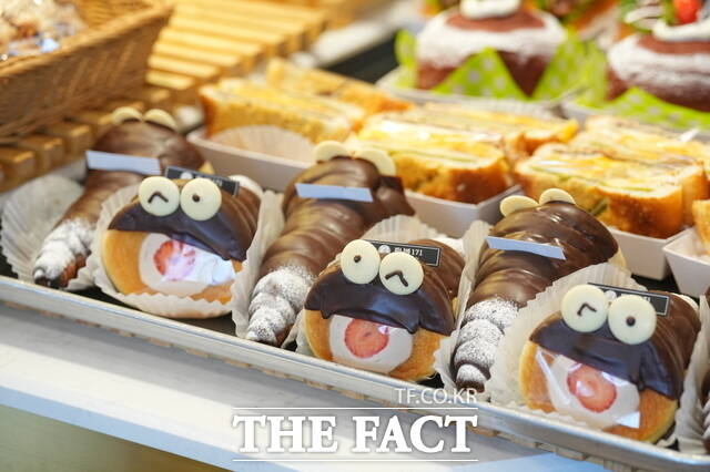 빵지순례 빵빵데이 행사가 진행 중인 빵파니에에 진열된 특색 빵./천안시
