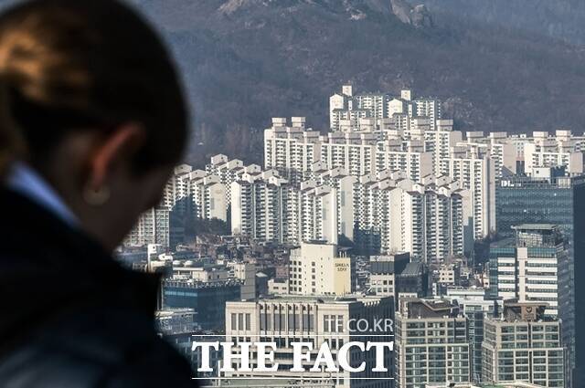 한국은행이 15일 발간한 주택가격 기대심리의 특징과 시사점 보고서에 따르면 집값이 오른다는 기대감이 실제 집값을 끌어올리는 것으로 나타났다. /뉴시스