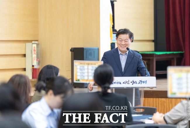 박승원 광명시장이 통하는 날 행사에서 인사말을 하고 있다. /광명시