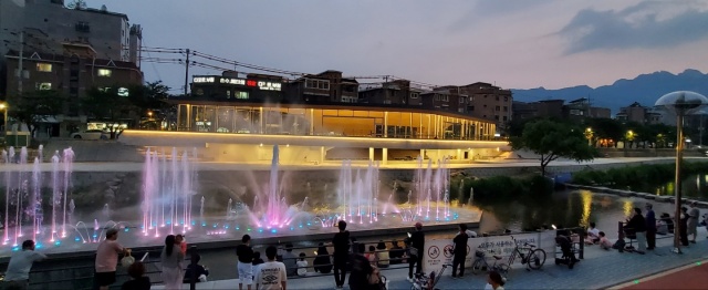 서울시는 16일 우이천 수변활력거점을 정식 개장하고 시민들에게 개방했다고 밝혔다. /서울시