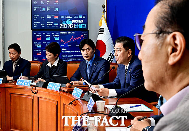 발언하는 김병기 대표 직무대행 겸 원내대표.