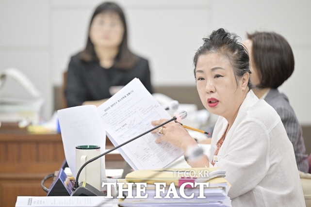 권경운 공주시의원이 지난 13일 열린 2025년 행정사무감사에서 질의를 하고 있다. /공주시의회