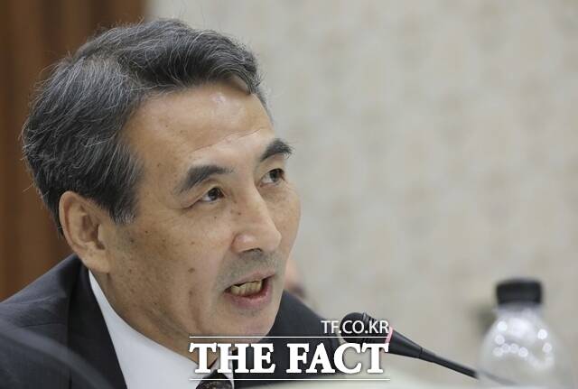 김건희 여사 관련 의혹 수사를 맡게 될 민중기 특별검사는 16일 공지를 통해 전날 오후 11시 무렵 대통령실에 특검보 8인을 추천했다고 밝혔다. /뉴시스