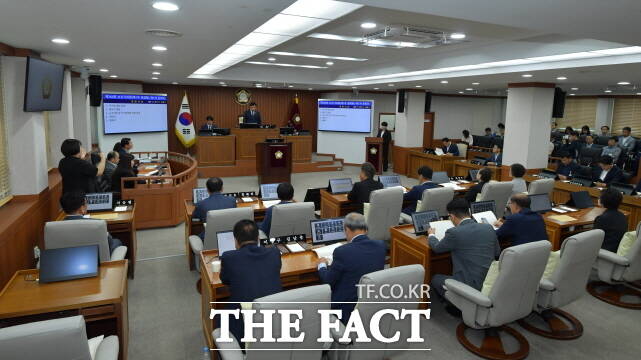 논산시의회가 16일 본회의장에서 제264회 제1차 정례회 제1차 본회의를 열고 있다. /김형중 기자