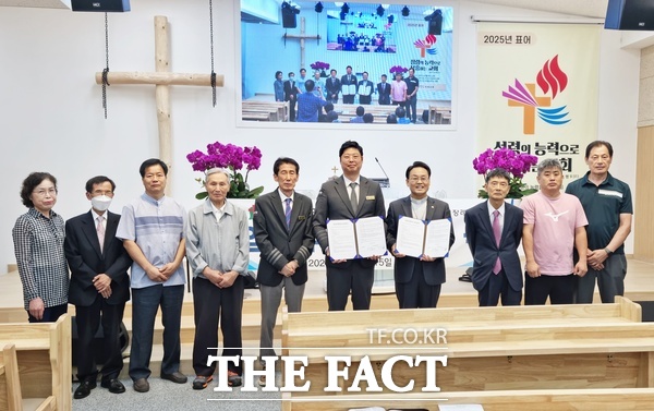 충남 금산군 추부면 소재 비례장로교회가 15일 대전 동구 소재 쉴낙원남대전장례식장과 빈소 사용료 50% 할인 등 혜택을 제공하는 상생 발전을 위한 업무협약을 체결했다. /쉴낙원남대전장례식장