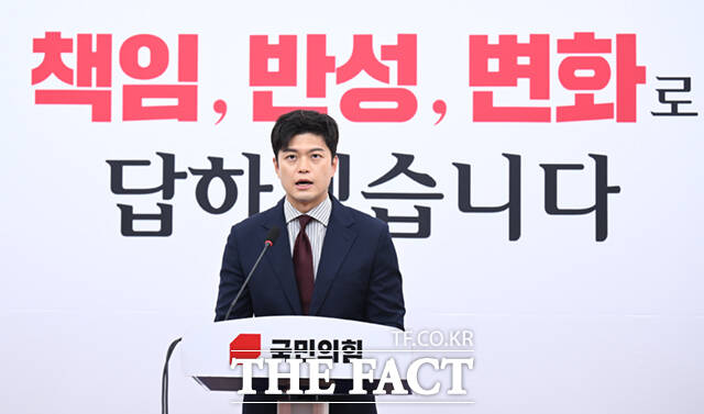 김용태 국민의힘 비상대책위원장이 16일 신임 원내대표가 자신이 제안한 5대 개혁안을 중단없이 이어갈 의지를 보여준다면 즉시 사퇴하겠다는 의사를 밝혔다. /이새롬 기자