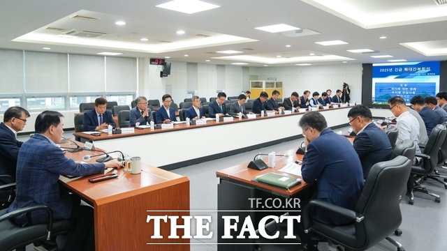 16일 충남도교육청에서 학교폭력 재발 방지를 위해 교육지원청 교육장을 포함한 긴급 확대간부회의가 열리고 있다. /충남도교육청