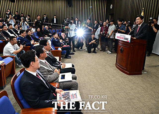 인사말 하는 권성동 원내대표.