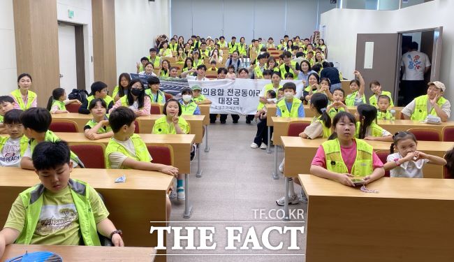 안양시 가족센터 모두가족봉사단 9기가 대림대 유학생들과 한국문화 나눔데이를 진행했다./안양시