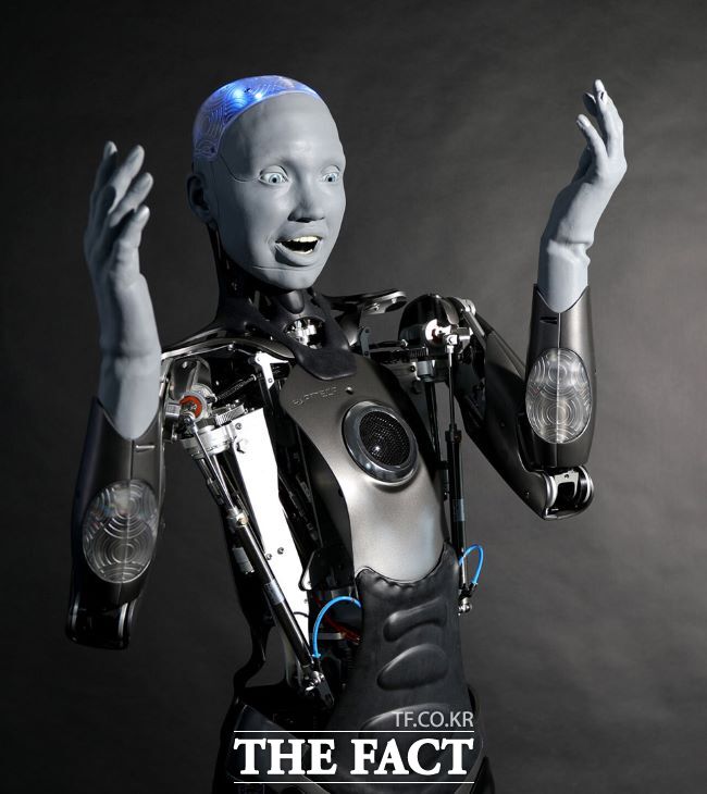 MARS 2025 개막식에 등장하는 로봇 아메카(AMECA). /화성시