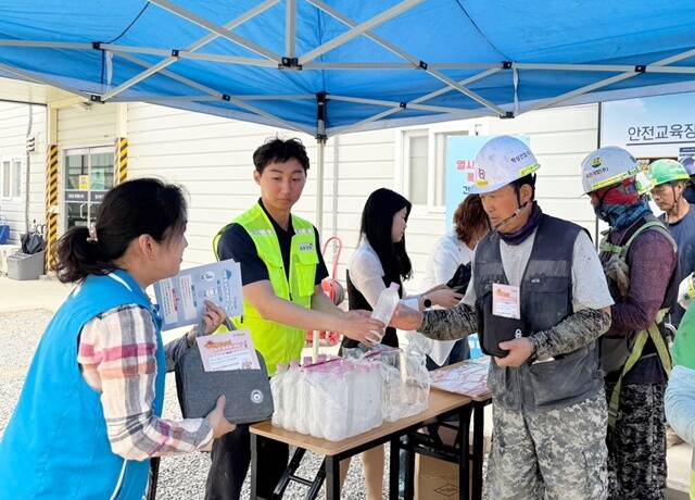 금호건설이 9월까지 온열질환 제로 캠페인을 실시한다. /금호건설