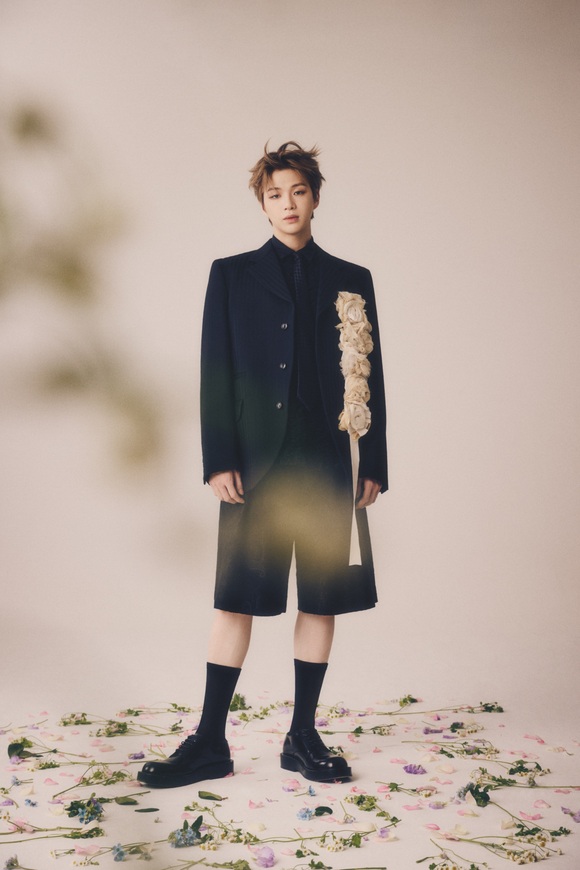 가수 강다니엘이 기자간담회에서 하나의 감정에서 또 다른 하나의 감정으로 연결되는 그러데이션을 표현하려고 했다. 사랑이 빛바래 가는 과정의 감정을 표현하려고 했다고 전했다. /ARA