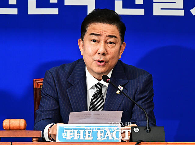 발언하는 김병기 대표 직무대행 겸 원내대표.