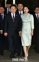  취임 후 첫 순방길 나선 이재명 대통령 부부 [포토]