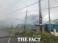 고양 공예제조업 창고서 화재 발생…낙뢰 추정 화재