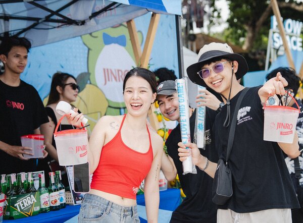 하이트진로가 지난 7일 열린 태국 최대 해변 음악 축제 새멧 인 러브 뮤직 페스티벌 2025(Samed in Love Music Festival 2025)에 후원사로 참여했다. /하이트진로