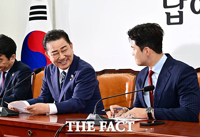 인사말 하는 김병기 더불어민주당 원내대표.