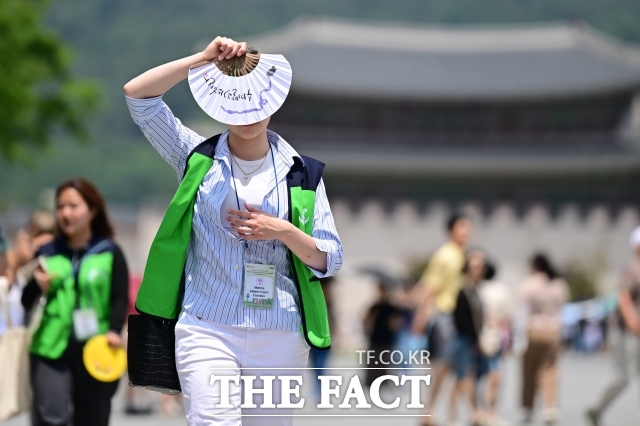 [더팩트ㅣ남윤호 기자] 수요일인 18일 전국에서 대체로 화창한 날씨가 이어진다./ 더팩트DB