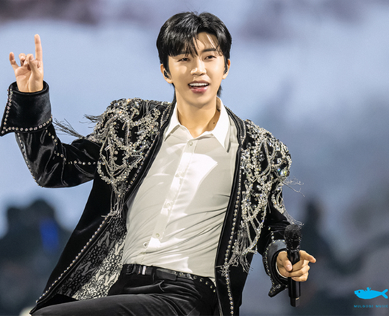 16일 서른 네번째 생일을 전후로 팬클럽 영웅시대가 모금해 어려운 이웃에 전달한 기부 총액은 1억 5675만 6000원(현금 1억 4005만 6000원, 물품 1670만 원)이었다. /물고기뮤직