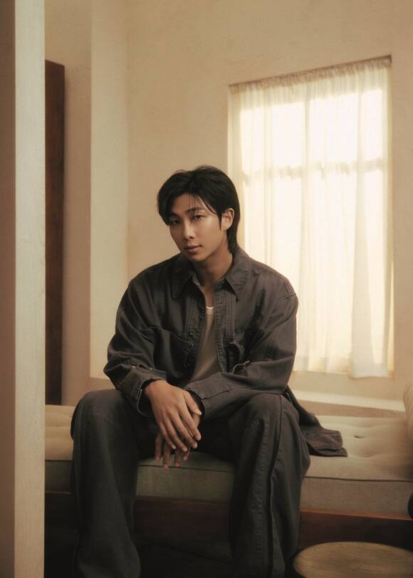 삼성전자가 17일 방탄소년단의 RM을 삼성 아트 TV의 공식 홍보대사로 임명했다. /삼성전자