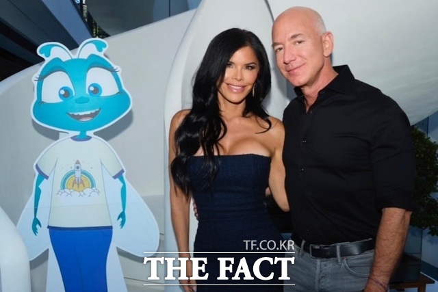 아마존 창립자 제프 베이조스와 그의 약혼녀 로렌 산체스. /인스타그램 jeffbezos