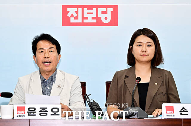 모두발언 하는 윤종오 원내대표.