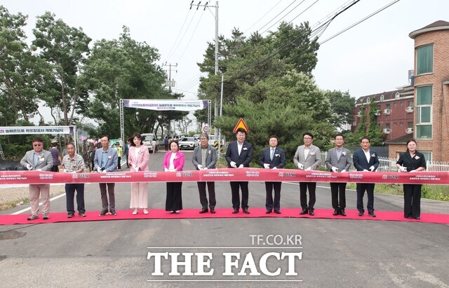 당진시는 16일 신평 201호선 농어촌도로 확포장공사 개통기념식을 개최했다. /당진시
