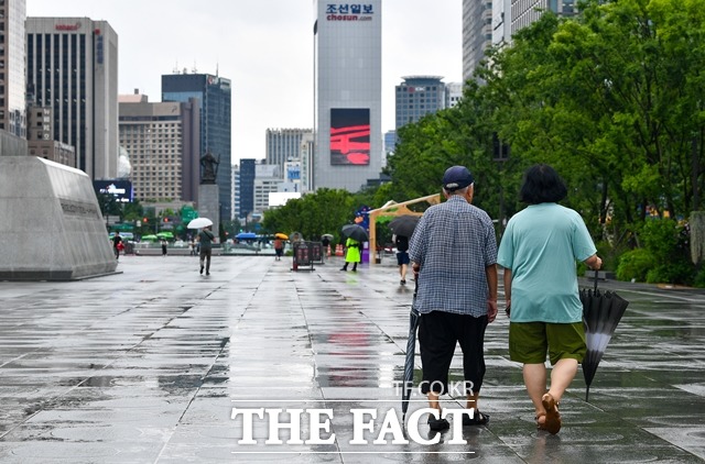 지난 12일 제주에서 올여름 장마가 시작된 가운데 중부와 남부지방도 오는 20일 전후로 장마철에 들어설 것으로 보인다. /장윤석 기자