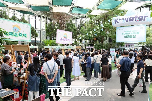 한국수자원공사는 17일 대전 본사에서 댐주변지역 농가의 판로 확대 및 지역 경제 활성화를 지원하기 위한 K-water 이음장날을 개최했다. 사진은 이음장날 개최 모습./한국수자원공사
