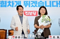  환한 미소 지으며 진보당 복당한 손솔 의원 [TF사진관]