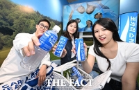  동아오츠카, 아일릿 팝업스토어에 '포카리스웨트 존' 오픈 [TF사진관]
