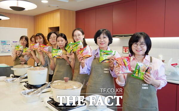 대전시사회서비스원이 18일 대전시 외국인주민 통합지원센터에서 외국인 주민과 함께하는 시민 소통 프로그램 ‘식사합시다’를 진행했다./대전시사회서비스원