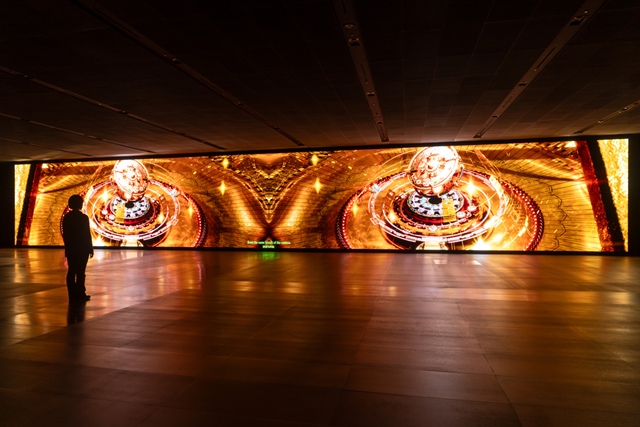 현대자동차그룹은 지난 17일(현지시간) 스위스 바젤에 위치한 미디어 아트 전문 기관 하우스오브일렉트로닉아트(HEK)에서 제6회 VH 어워드 그랑프리 수상자를 발표하고 파이널리스트 작품을 전시했다고 18일 밝혔다. 제6회 VH 어워드 현대차그룹 비전홀 전시 전경, /VH 어워드 제공.