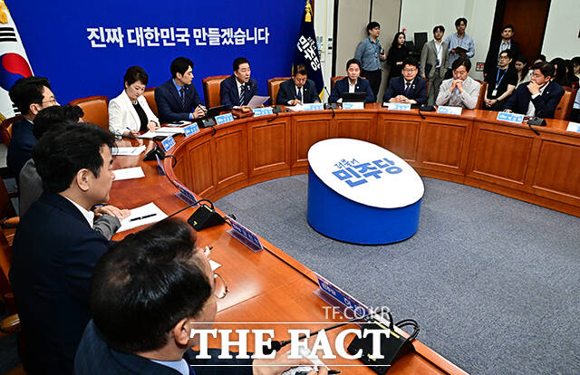 더불어민주당 최고위원회의.