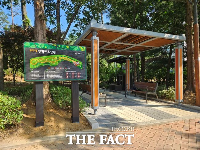 동편마을 맨발치유정원 편의시설./안양시