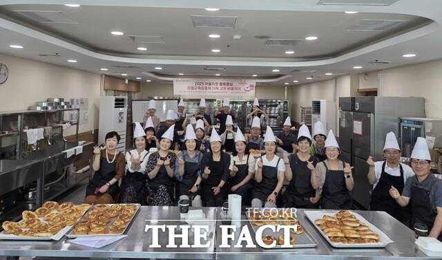 천안교육지원청은 18일 충남제과제빵커피 직업전문학교에서 지역 초·중·고·특수학교의 학교장과 교감 대상으로 2025 마을자원 활용 중심 마을교육공동체 이해 교원 배움자리를 운영했다. /천안교육지원청