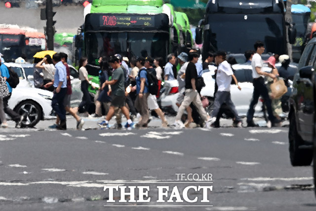 최고기온 33도 아지랑이 피어난 도심.