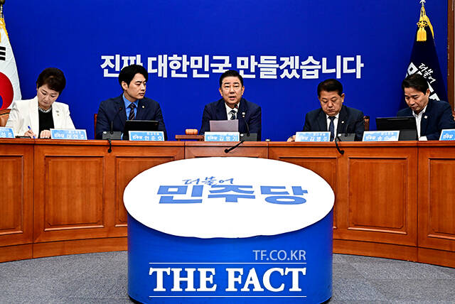 모두발언 하는 김병기 대표 직무대행 겸 원내대표.