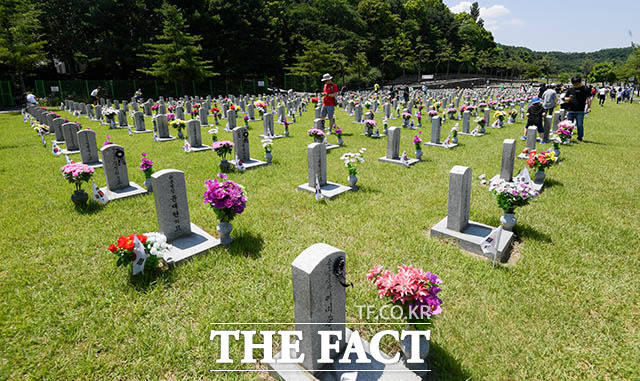 서울시는 18일 서울시청 간담회장에서 국가유공자 예우 강화 간담회를 개최했다고 밝혔다. 사진은 서울 동작구 국립서울현충원. /더팩트 DB