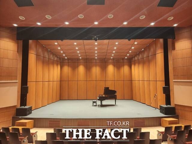 당진문화재단은 개관 20주년을 맞아 30억 원의 예산을 투입해 노후화된 공연장 인프라를 전면적으로 정비했다. /당진문화재단