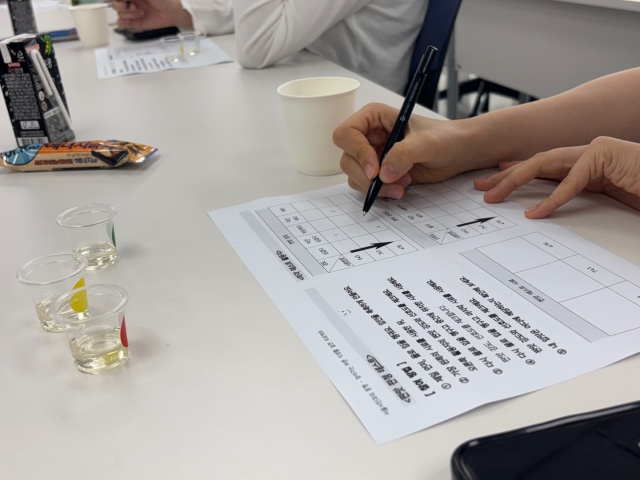 서울시는 18일 나트륨을 절제하는 식생활을 주제로 나트륨의 정의와 역할, 적정 섭취기준과 과잉 섭취 시 문제점과 생활 속 저염 식습관 실천 방법을 알아보고 짠맛 미각 테스트 등을 진행했다. /서울시