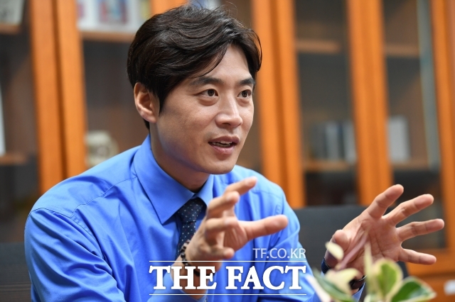 한준호 더불어민주당 최고위원은 김민석 국무총리 후보자에 대한 의혹 제기를 연일하고 있는 주진우 국민의힘 의원을 향해 2005년생 아들이 7억원 이상의 예금을 보유하고 있다는데 국회의원 아빠 없는 사람은 어디 서러워서 살겠나라고 직격했다. /남윤호 기자